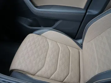 Touareg 3.0 TDI SCR  210 kW 4Mot R-Line-Pano.Luf