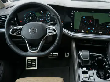 Touareg 3.0 TDI SCR  210 kW 4Mot R-Line-Pano.Luf