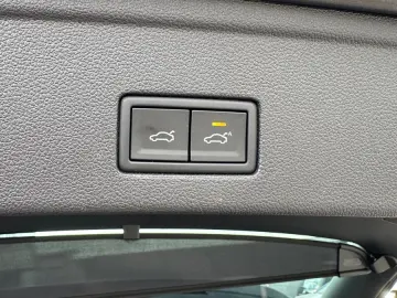 Touareg 3.0 TDI SCR  210 kW 4Mot R-Line-Pano.Luf