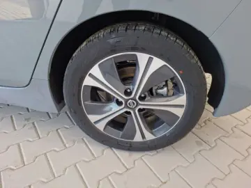 NISSAN LEAF Baterie 62kW   Motor 215CP Tekna