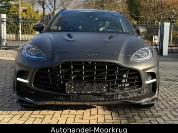 DBX707 4.0 V8  Vollausstattung Carbon-Paket