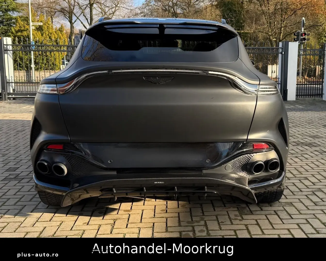 DBX707 4.0 V8  Vollausstattung Carbon-Paket