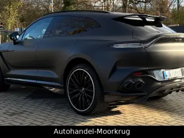 DBX707 4.0 V8  Vollausstattung Carbon-Paket