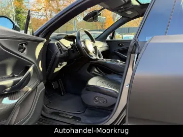 DBX707 4.0 V8  Vollausstattung Carbon-Paket