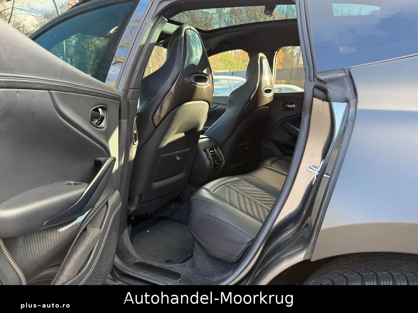 DBX707 4.0 V8  Vollausstattung Carbon-Paket