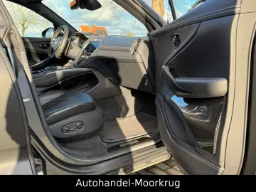 DBX707 4.0 V8  Vollausstattung Carbon-Paket