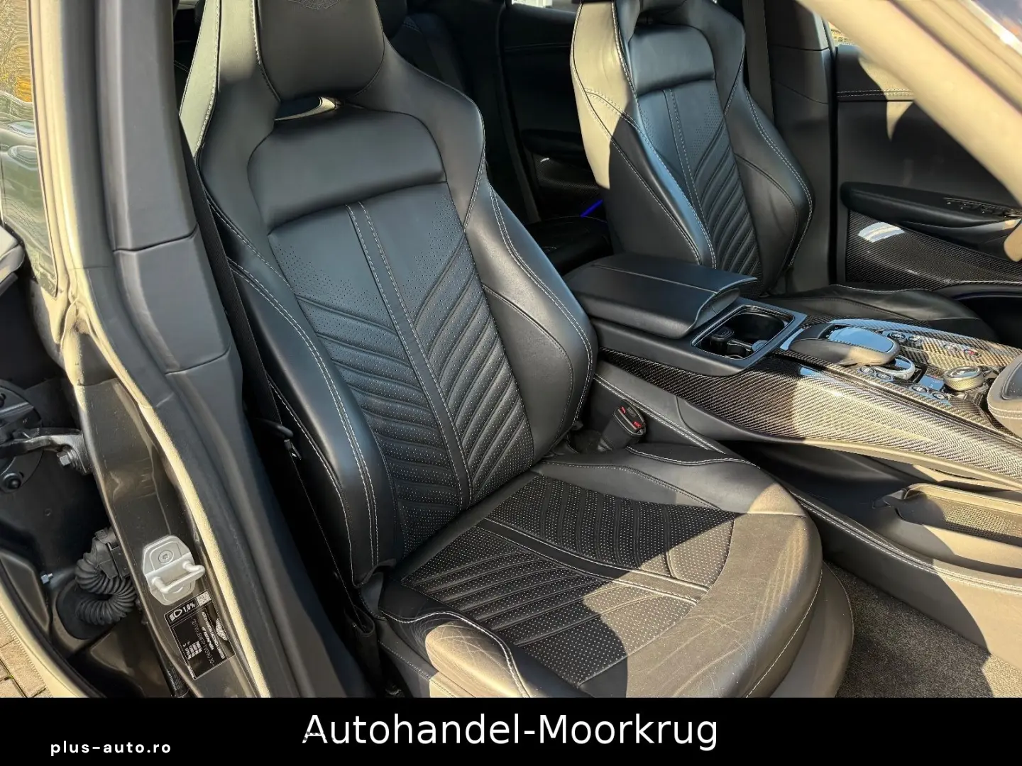 DBX707 4.0 V8  Vollausstattung Carbon-Paket