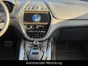 DBX707 4.0 V8  Vollausstattung Carbon-Paket