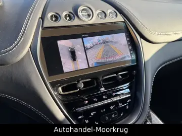 DBX707 4.0 V8  Vollausstattung Carbon-Paket