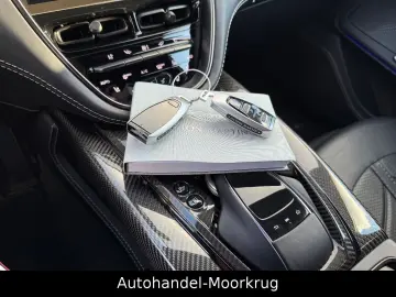 DBX707 4.0 V8  Vollausstattung Carbon-Paket