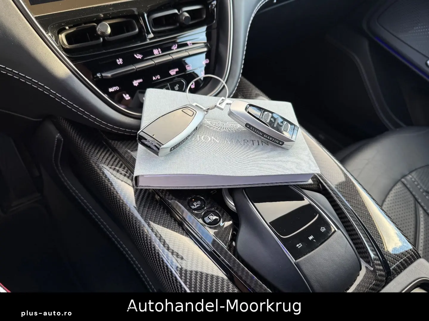 DBX707 4.0 V8  Vollausstattung Carbon-Paket