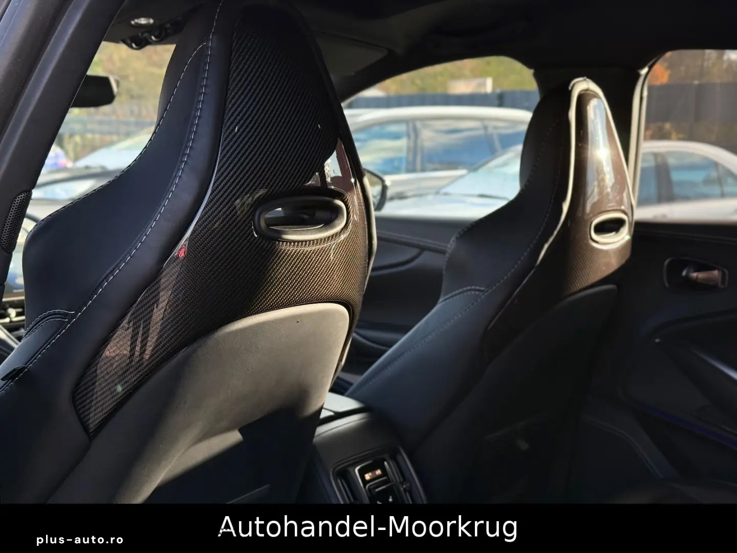 DBX707 4.0 V8  Vollausstattung Carbon-Paket