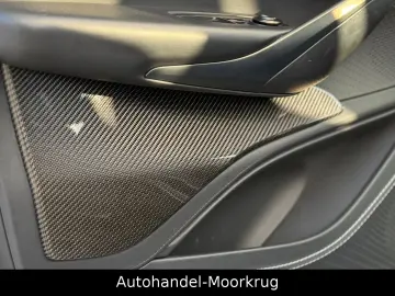 DBX707 4.0 V8  Vollausstattung Carbon-Paket