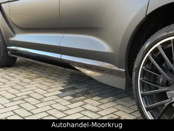 DBX707 4.0 V8  Vollausstattung Carbon-Paket