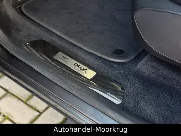 DBX707 4.0 V8  Vollausstattung Carbon-Paket