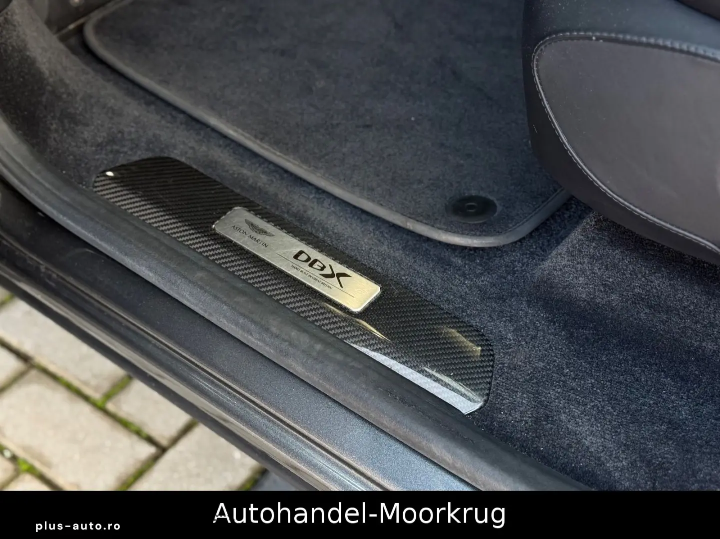 DBX707 4.0 V8  Vollausstattung Carbon-Paket