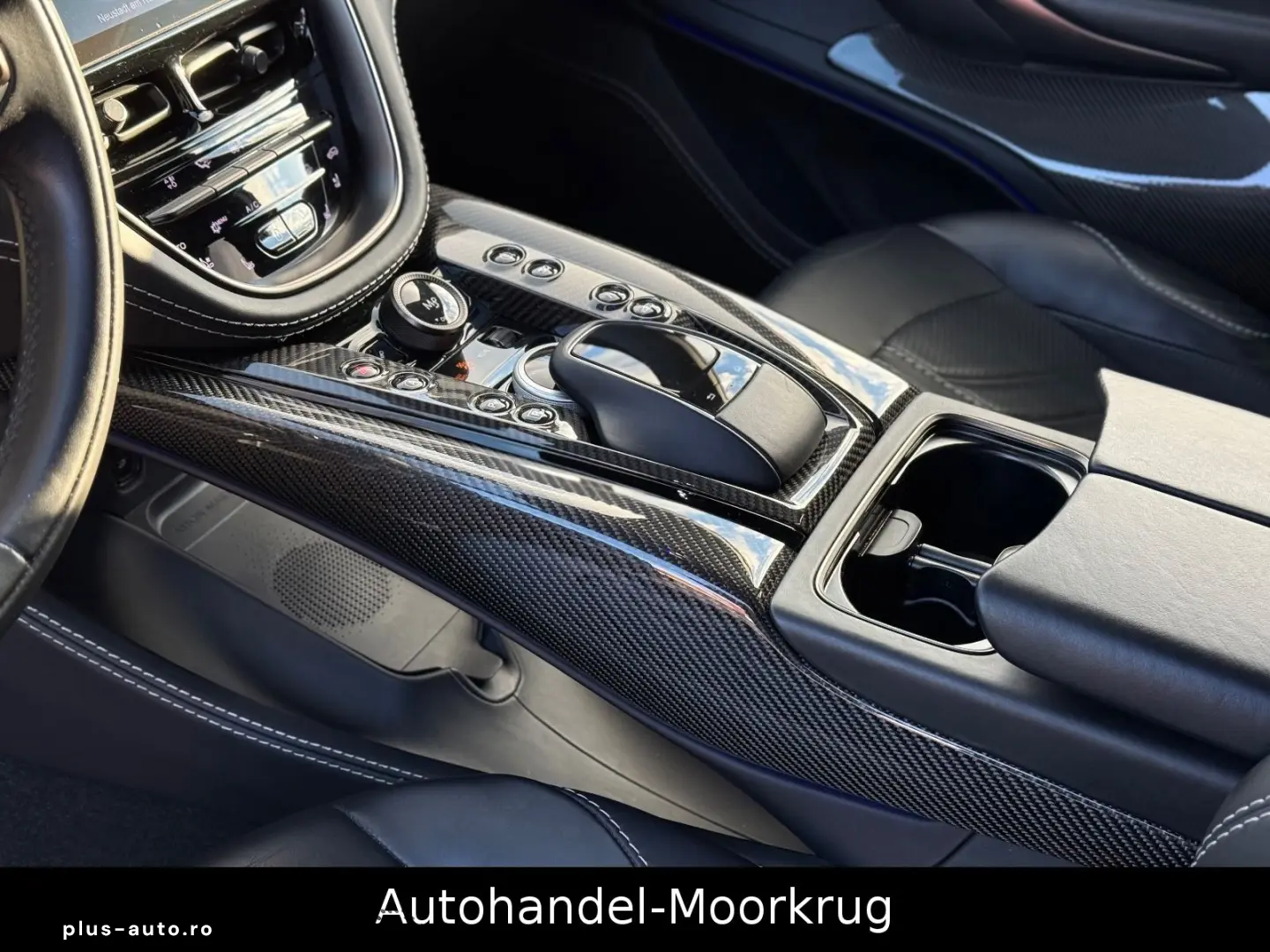 DBX707 4.0 V8  Vollausstattung Carbon-Paket