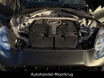 DBX707 4.0 V8  Vollausstattung Carbon-Paket