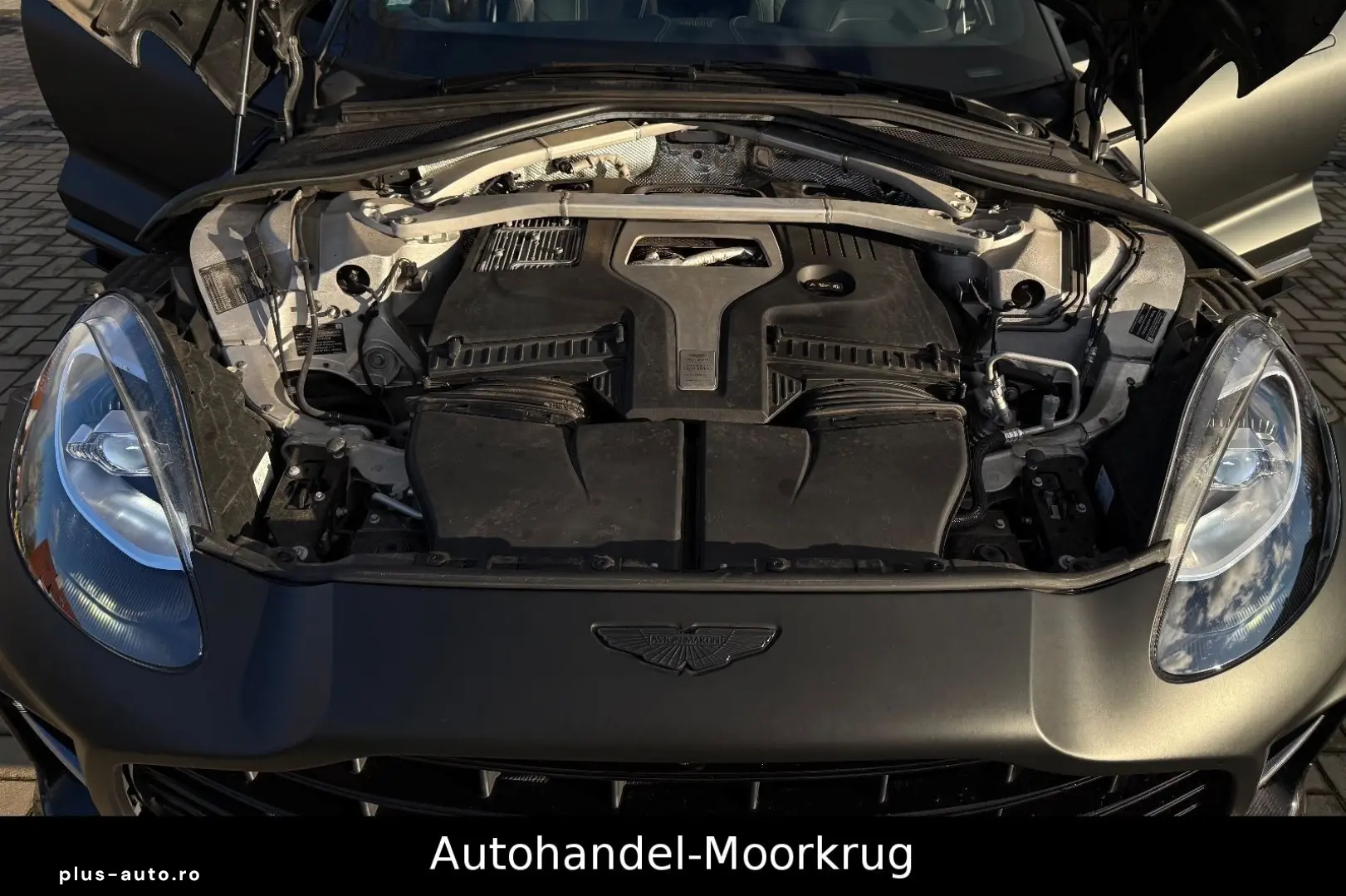 DBX707 4.0 V8  Vollausstattung Carbon-Paket