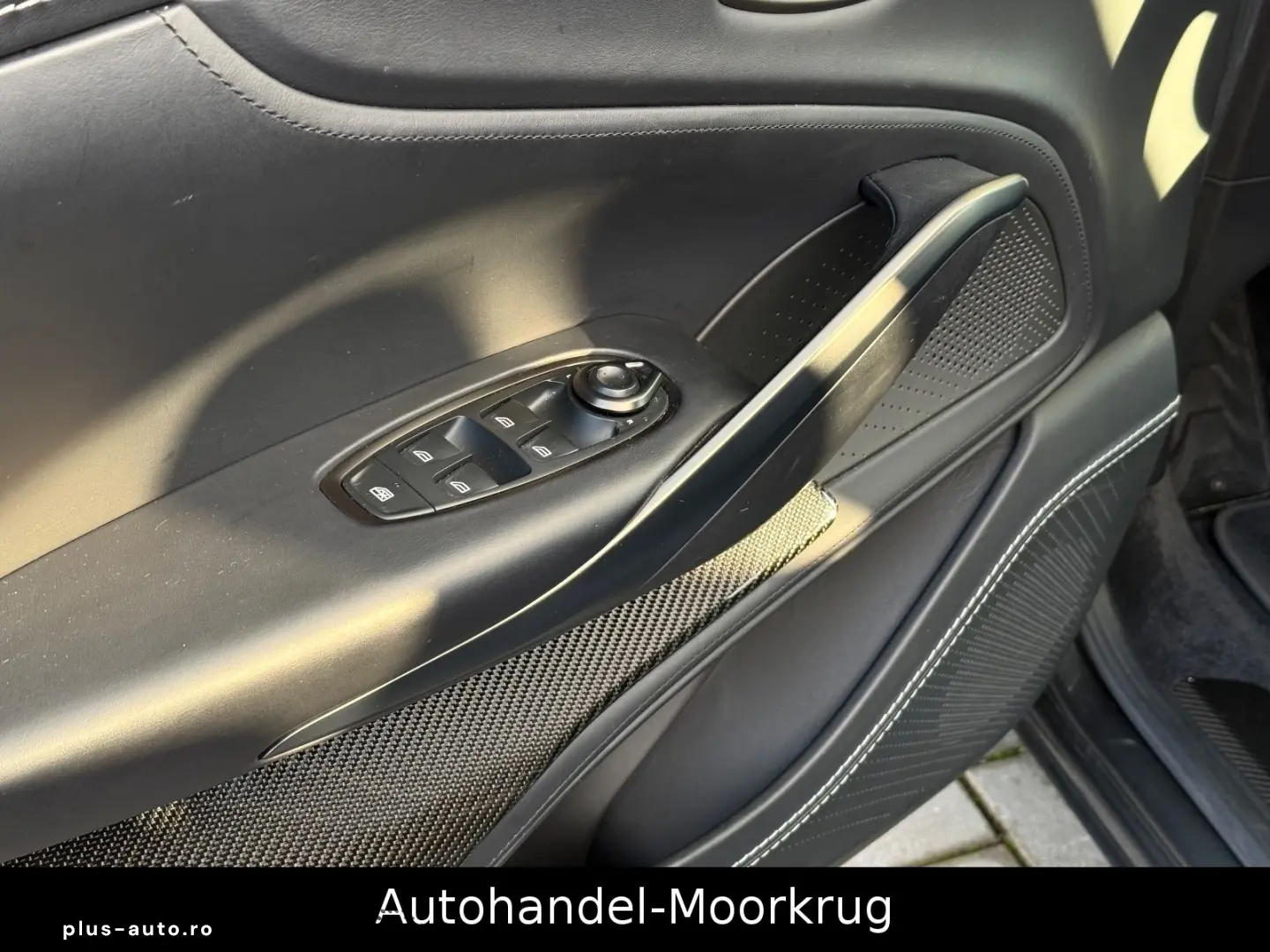 DBX707 4.0 V8  Vollausstattung Carbon-Paket