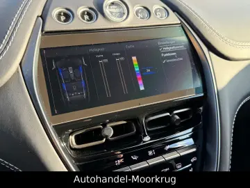 DBX707 4.0 V8  Vollausstattung Carbon-Paket
