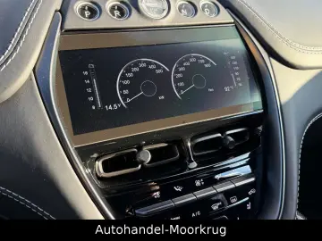 DBX707 4.0 V8  Vollausstattung Carbon-Paket