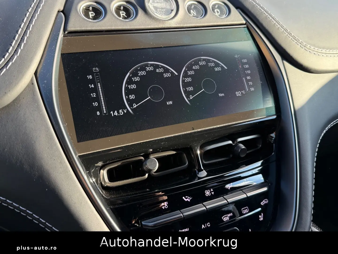 DBX707 4.0 V8  Vollausstattung Carbon-Paket