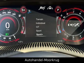 DBX707 4.0 V8  Vollausstattung Carbon-Paket