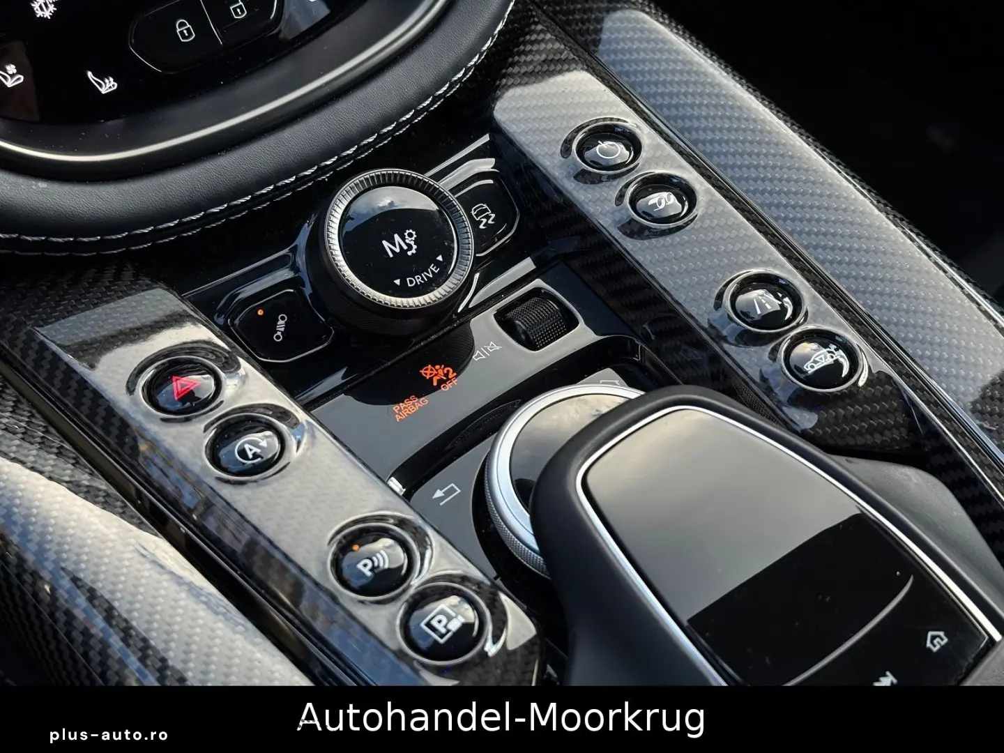 DBX707 4.0 V8  Vollausstattung Carbon-Paket