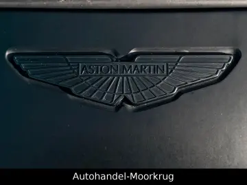 DBX707 4.0 V8  Vollausstattung Carbon-Paket