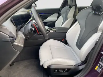 M5 Limousine Individual Daytonaviolett    Driver