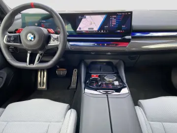 M5 Limousine Individual Daytonaviolett    Driver