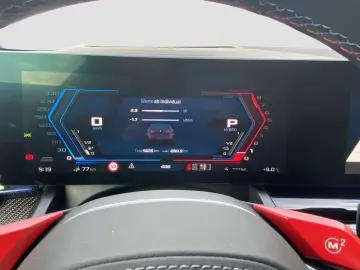 M5 Limousine Individual Daytonaviolett    Driver