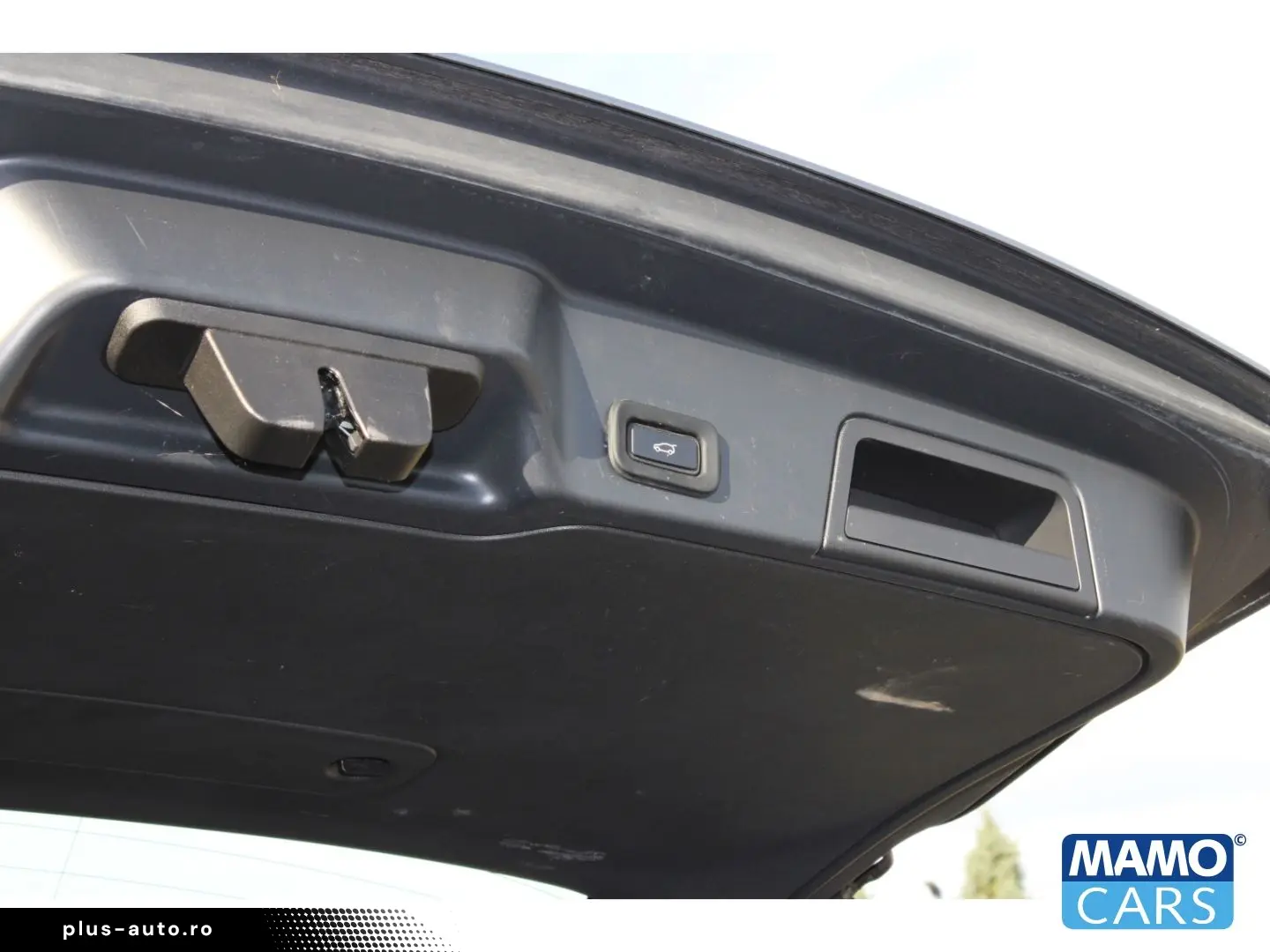 Range Rover Evoque R-Dynamic P300e Hybrid AHK CA