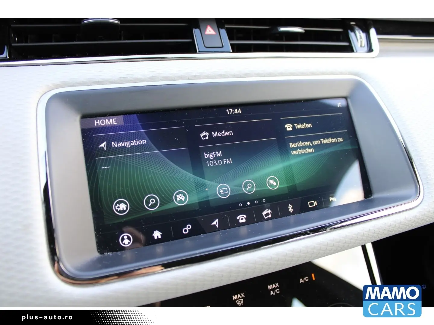 Range Rover Evoque R-Dynamic P300e Hybrid AHK CA