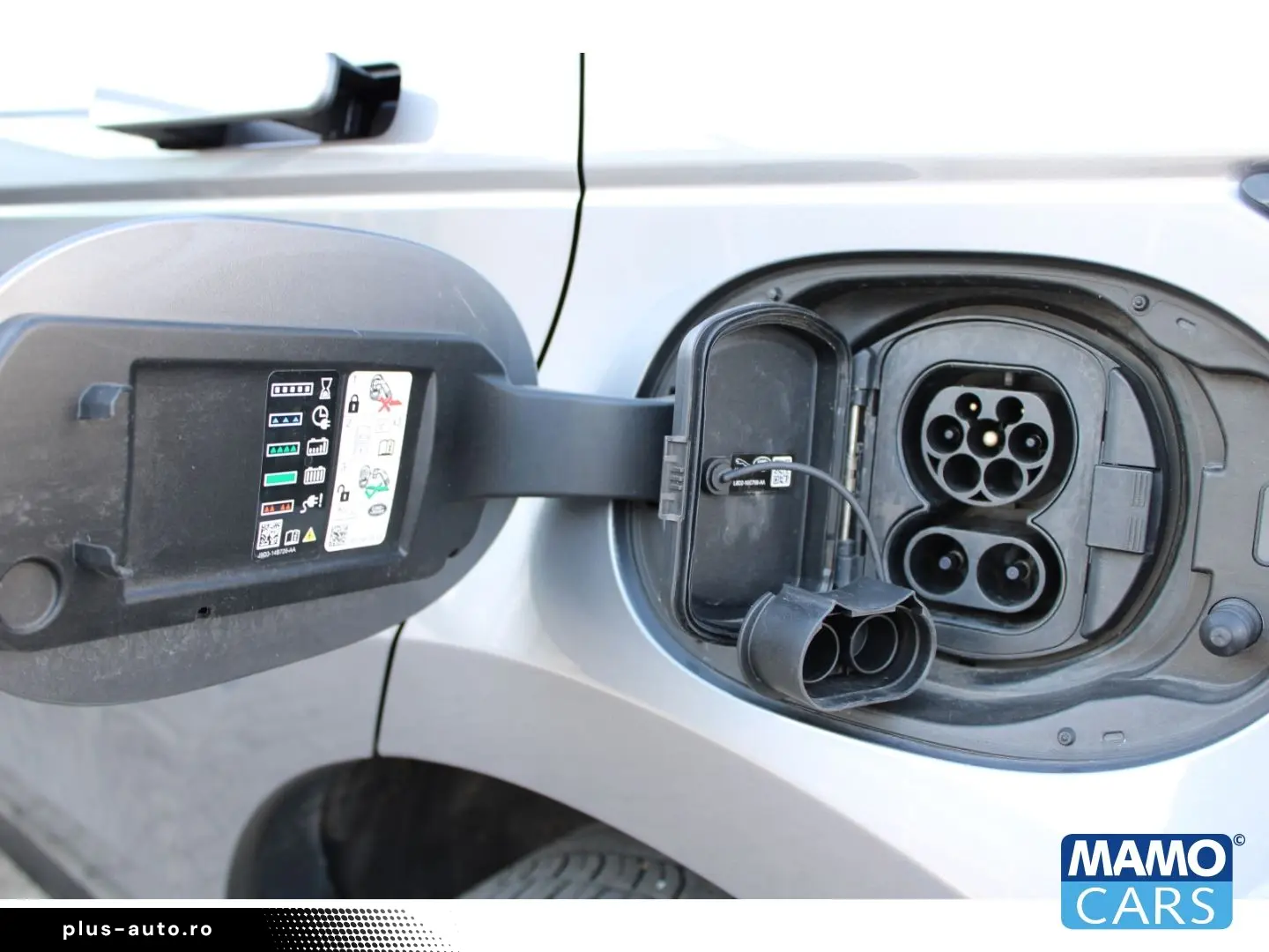 Range Rover Evoque R-Dynamic P300e Hybrid AHK CA