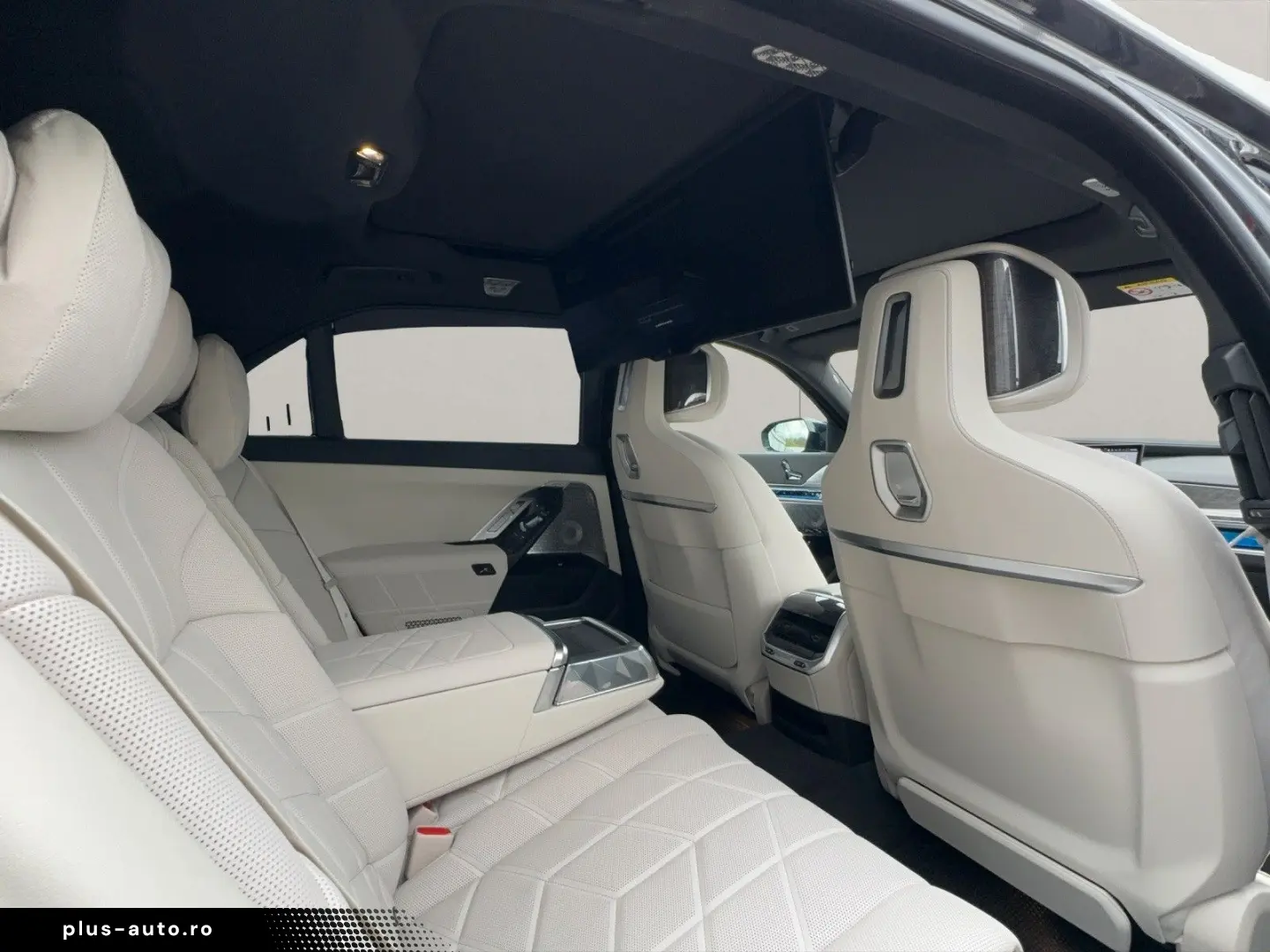 M760 e xDrive Pano B&W Executive Lounge mit TV