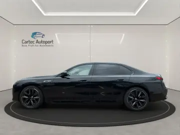 M760 e xDrive Pano B&W Executive Lounge mit TV