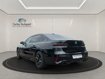 M760 e xDrive Pano B&W Executive Lounge mit TV