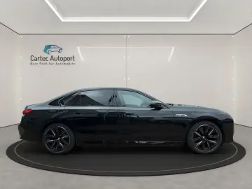 M760 e xDrive Pano B&W Executive Lounge mit TV