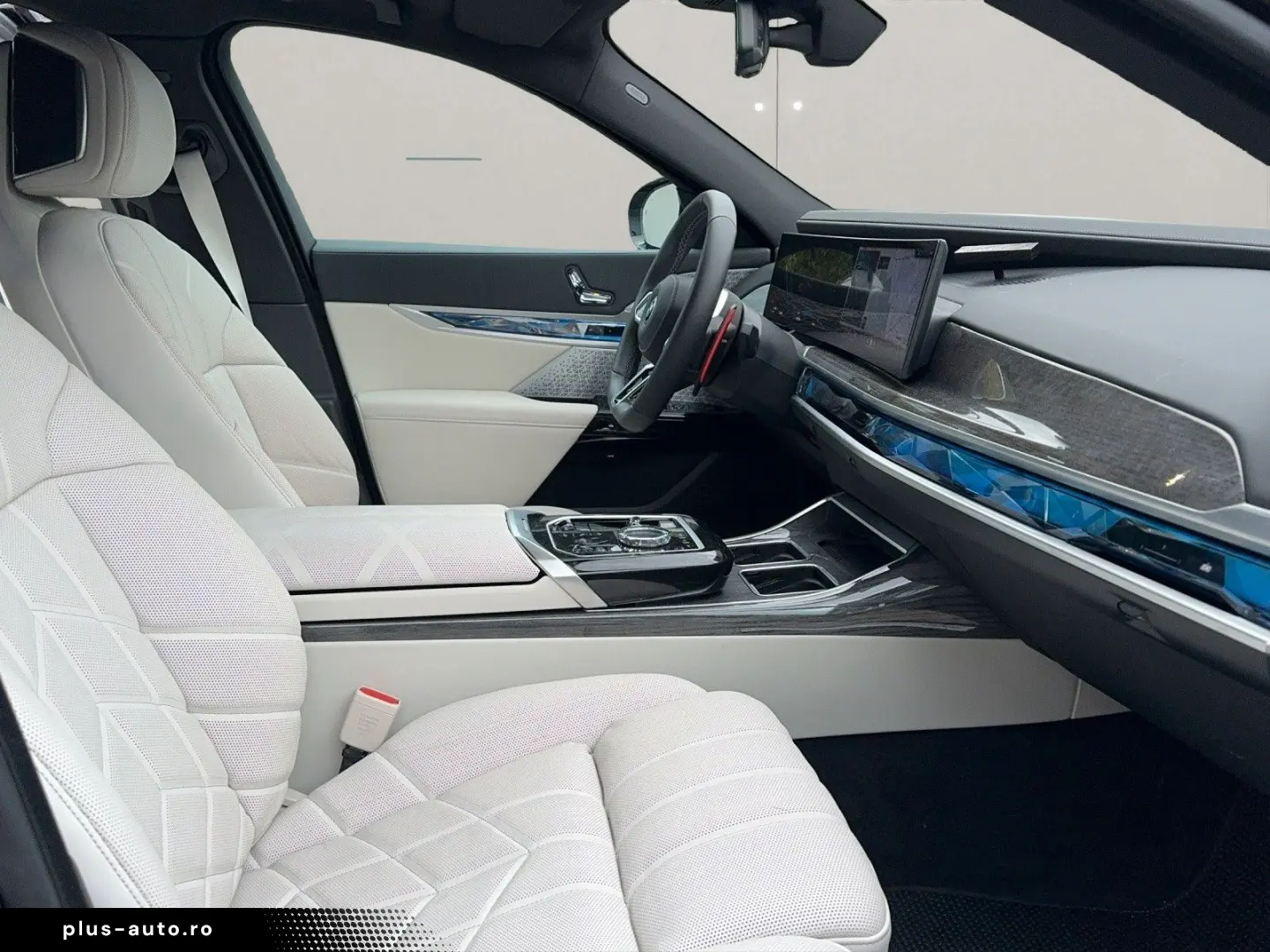 M760 e xDrive Pano B&W Executive Lounge mit TV