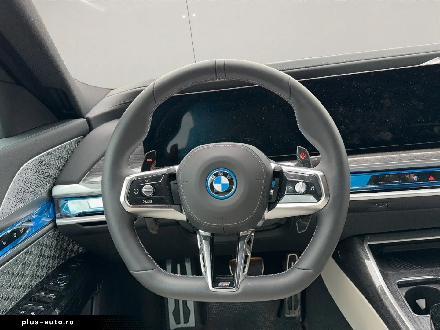 M760 e xDrive Pano B&W Executive Lounge mit TV