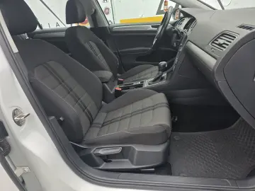 Volkswagen Golf 1.4 TGI  benzină   CNG  122 CP