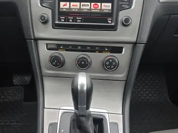 Volkswagen Golf 1.4 TGI  benzină   CNG  122 CP