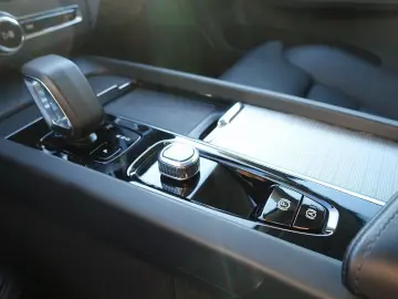 XC60 Ultimate B5 AWD Bright 360  FourC AHK StndH