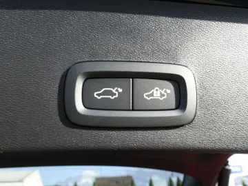 XC40 B3 Mild-Hybrid Benzin Core 360  BLIS