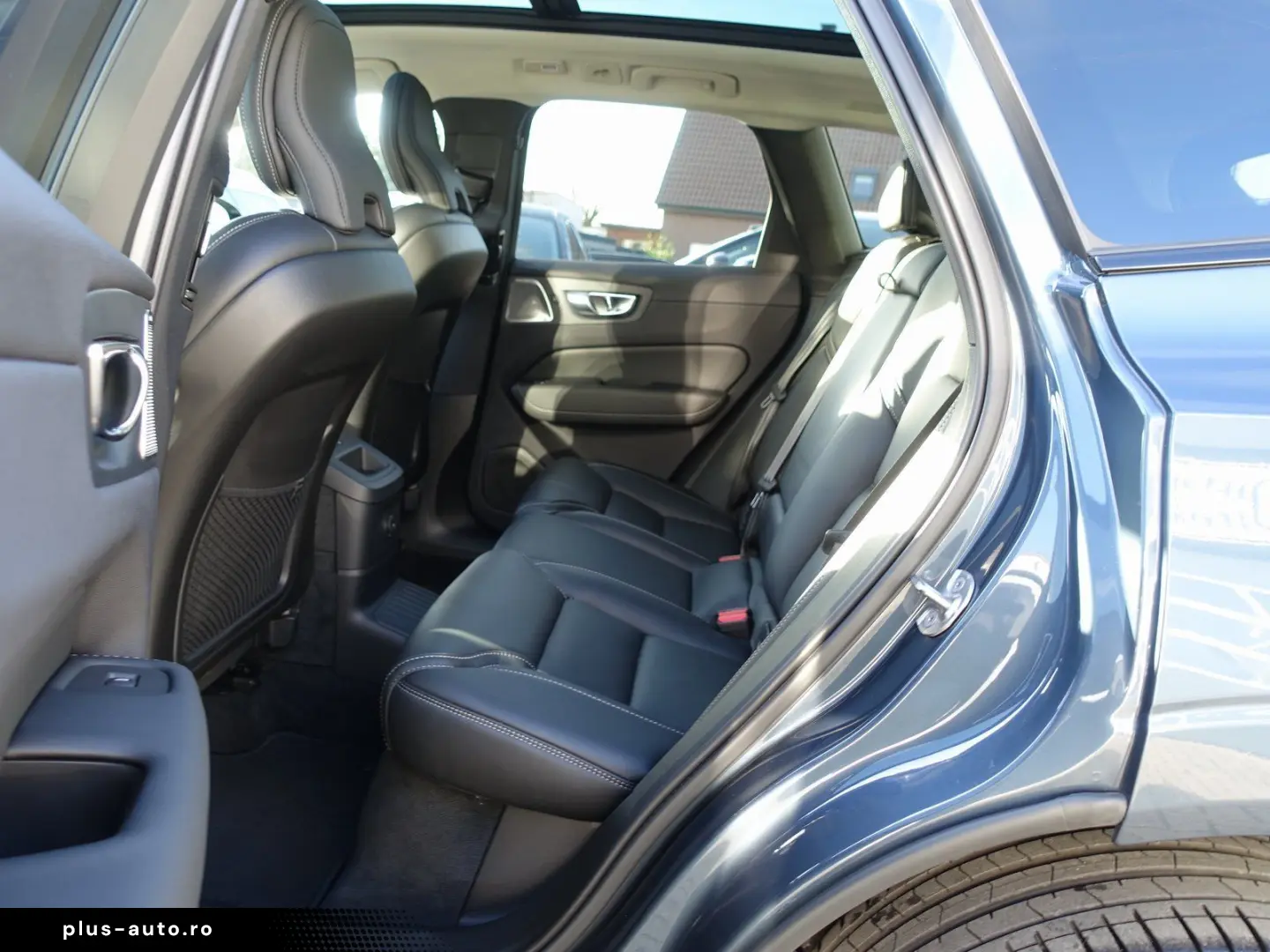 XC60 Ultra T8 AWD Plug-in Massage B&W 360  FourC