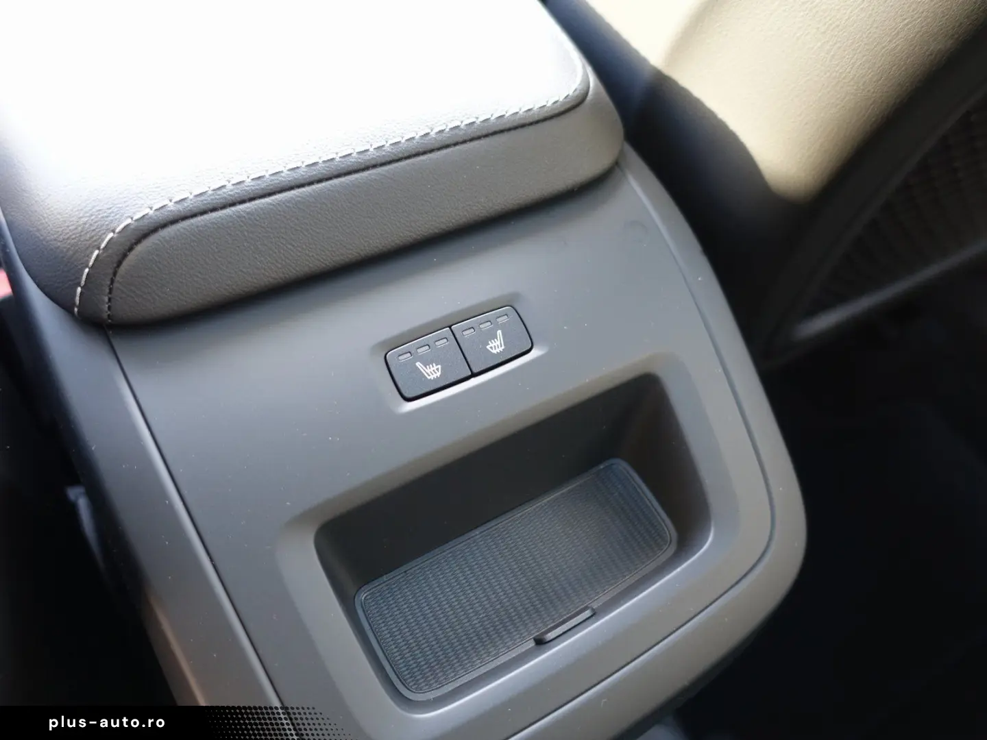 XC60 Ultra T8 AWD Plug-in Massage B&W 360  FourC