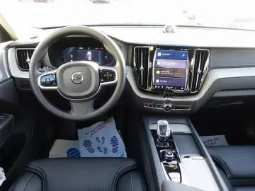 XC60 Ultra T8 AWD Plug-in Massage B&W 360  FourC