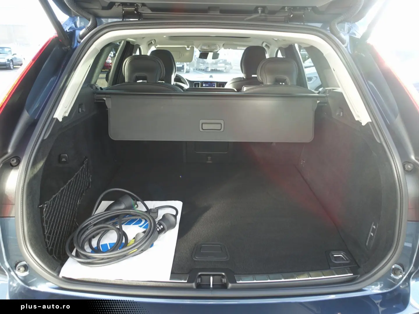 XC60 Ultra T8 AWD Plug-in Massage B&W 360  FourC